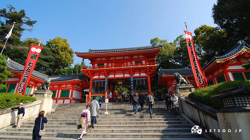 八坂神社西樓門正面