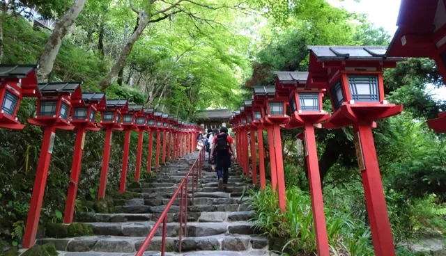京都貴船神社攻略：交通、水占卜、川床、點燈與四季參拜【附路線】