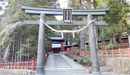 鳥居不會倒的原因