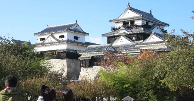 【2026最新】松山城攻略：交通方式、纜車費用，門票與現存天守參觀重點 的縮圖