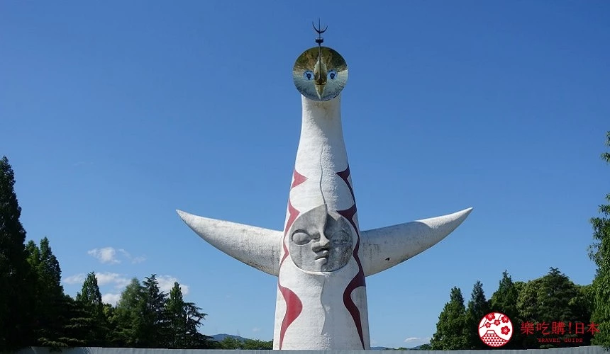 大阪萬博紀念公園內的太陽之塔,由藝術家岡本太郎設計,是1970年大阪萬博的象徵建築