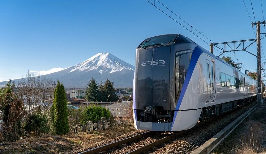 特急電車「富士回遊」讓旅客往來河口湖更便利!