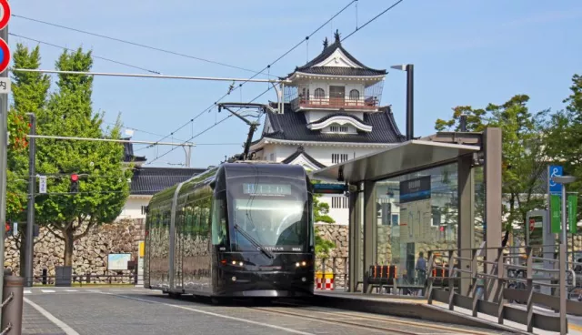 搭有軌電車玩富山市！3條電車路線逛遍市內景點及外國人專享的免費車票換領教學