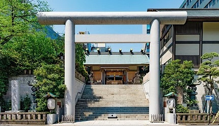 芝大神宮外觀白色石柱鳥居