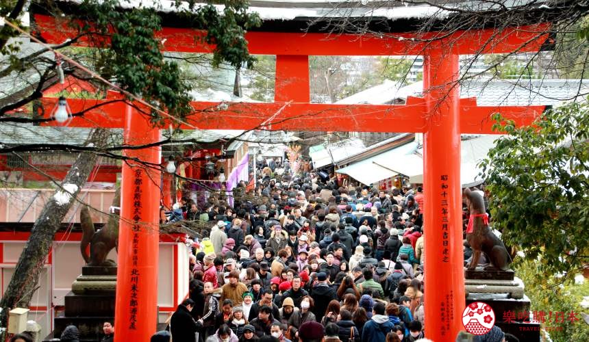 日本人大年初一要去神社的「初詣」水洩不通照片