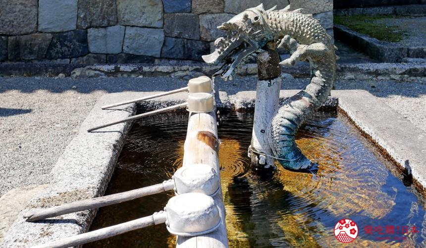 日本神社寺廟的「手水舎」的照片