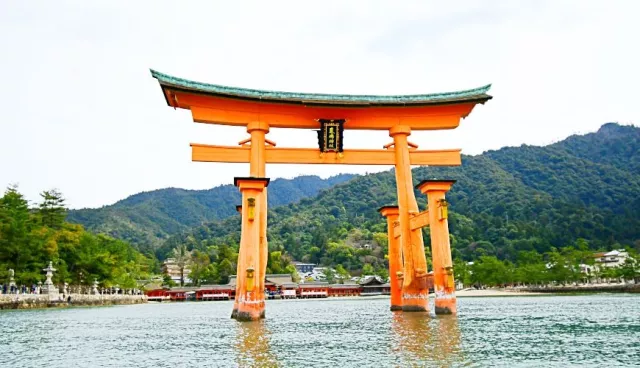 宮島一日遊攻略：嚴島神社、美食、交通景點總整理 的縮圖