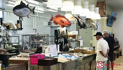 海人食堂一樓有賣許多新鮮魚貨
