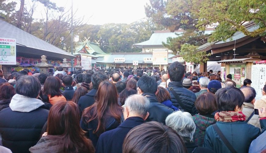 日語漢字「犇」中文意思人們擁擠向前示意圖