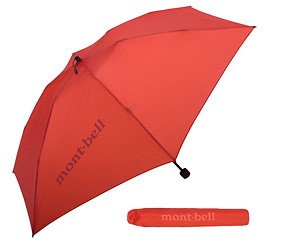 紅色摺疊雨傘展開並附收納袋,展示輕量設計