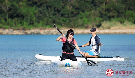 日本最美離島長崎五島360度無敵海景超療癒福江島2天1夜行程推薦推介在划水板上划行