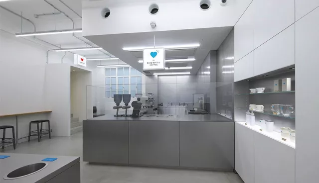 藍瓶咖啡和日本潮牌結合！京都「HUMAN MADE 1928 Cafe by Blue Bottle Coffee」愛心藍瓶開幕