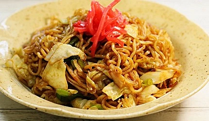 用濃郁醬汁調味的焼きそば