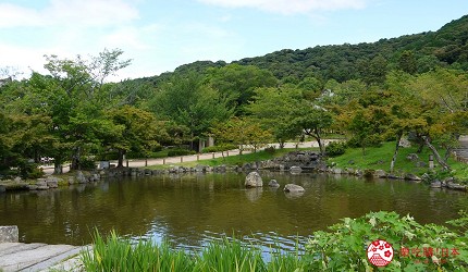 借景東山的池泉迴遊式庭園