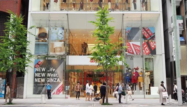 「UNIQLO銀座」時尚新開幕：UNIQLO咖啡店、女性貼身專區、男裝訂製服，還有首台拍貼機！