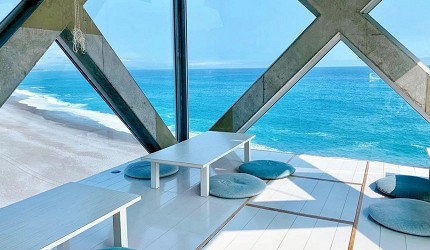 SEA HOUSE的落地窗玻璃海景
