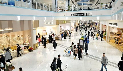 「永旺夢樂城常滑」商場內部