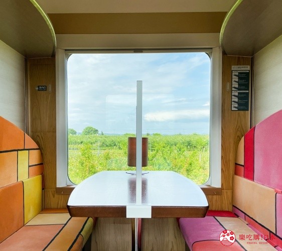 青森到秋田五能線「Resort 白神號」觀光列車2號車廂包廂座位
