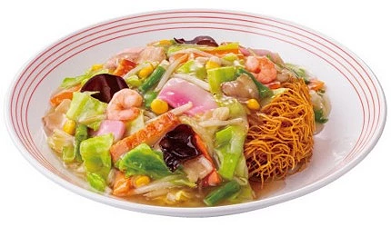 皿烏龍麵是由強棒麵改為無湯汁、炸麵的料理