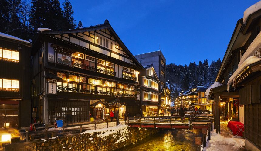夜晚的銀山溫泉