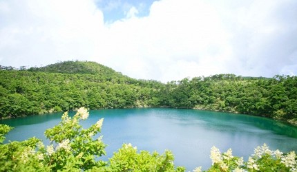 清澈的火山口湖