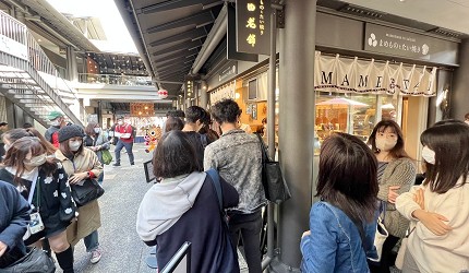 京都自由行推薦新景點店家まめものとたい焼き排隊一景