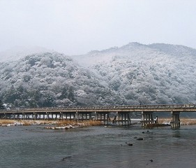 日本關西京都雪景景點推介推薦日本冬天景點冬季必去京都下雪點燈打卡金閣寺清水寺貴船神社寶泉院三千院實光院上賀茂神社東福寺嵐山妙滿寺雪之庭介紹文章渡月橋雪景圖