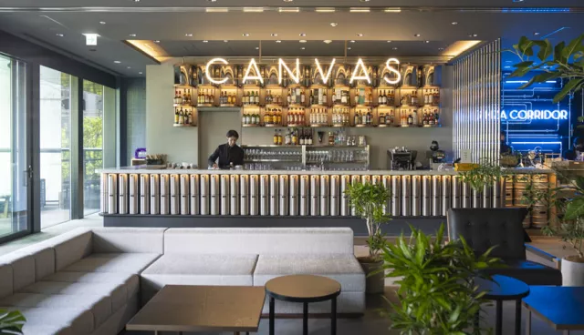東京銀座新飯店「The Royal Park Canvas Ginza Corridor」，全室都有音響投影機、飯店內4間酒吧任選