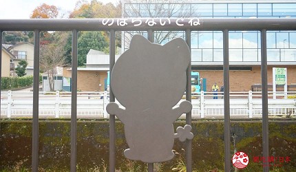 東京近郊川崎JR宿河原站附近哆啦美的剪影欄杆