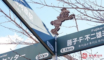 東京近郊川崎JR宿河原站附近二領用水旁的景點方向指示牌