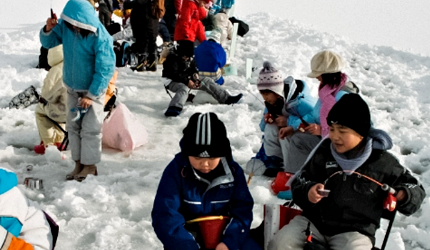 北海道親子玩雪推薦自由行推介步行滑雪雪地滑梯雪屋體驗冰雪橡皮艇雪上滑板車冰洞垂釣景點必玩必去北海道冬天不滑雪行程介紹文章温泉圖