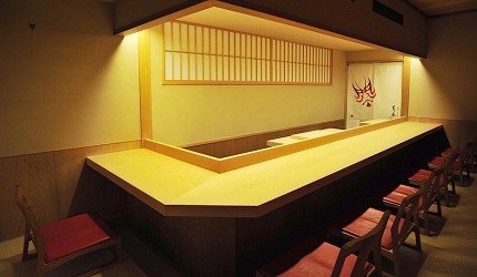 東京無菜單 OMAKASE 壽司「銀座すし嘉 はなれ」吧台示意圖