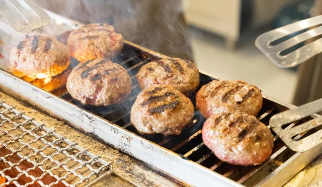 不只「挽肉と米」！到日本必吃「手打炭燒漢堡排」8間名店不可錯過
