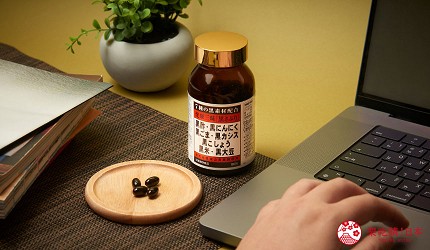 日本健康三昧黑膠囊正貨推介日本必買藥品推薦植物酵素青汁果凍黑蒜黑芝麻黑大豆青汁通便排毒腸胃保健營養補充品介紹佐藤藥品文章正貨健康三昧黑膠囊包裝圖
