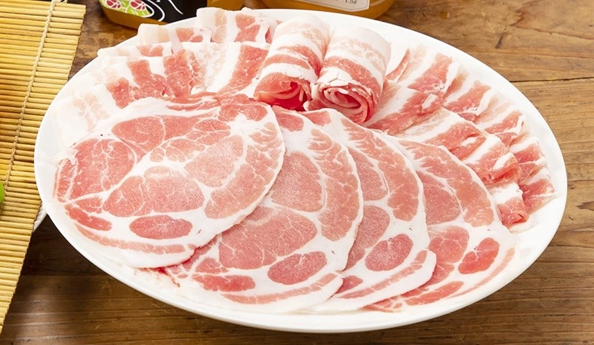 一盤生肉片