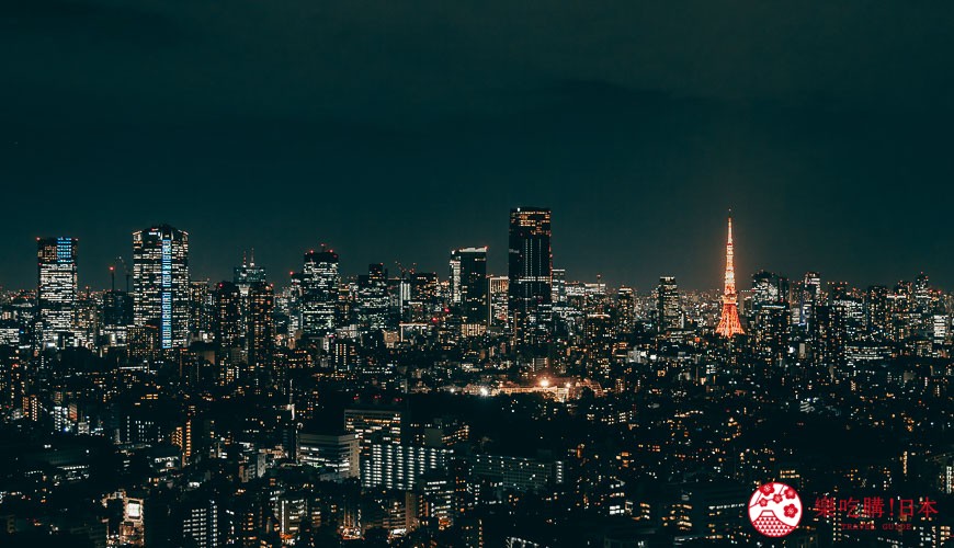 日本東京澀谷區惠比壽的TOP OF YEBISU Sky Lounge拍攝的東京鐵塔夜景