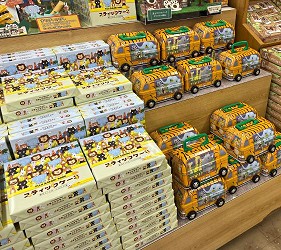 靜岡景點親子遊推薦富士野生動物園的免稅店商品