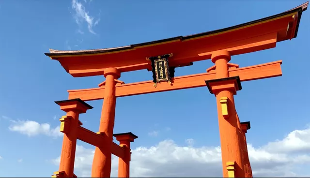 關西去廣島回！5天4夜行程推薦：踩點世界遺產姬路城、嚴島神社，體驗機場住宿！