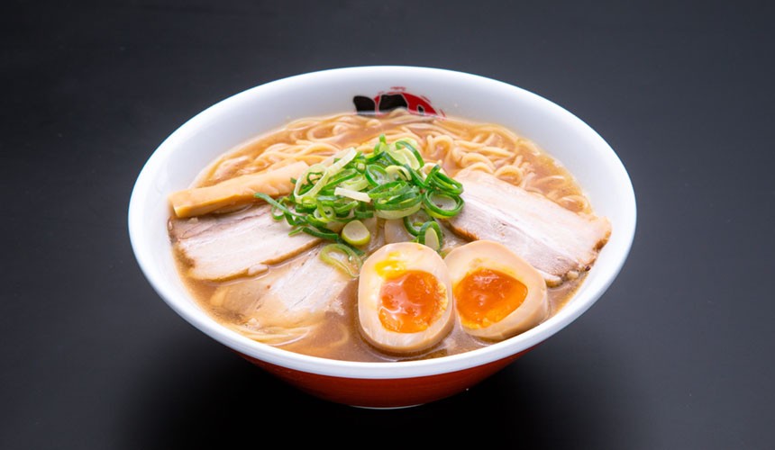 NISHIRI的德島拉麵付半熟蛋與叉燒