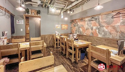 海鮮居酒屋「海風土」的餐桌座位區