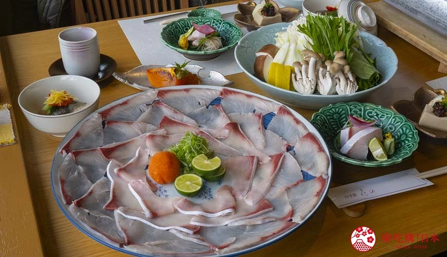 鰤魚涮涮鍋套餐的俯視圖可以看到套餐附贈內容
