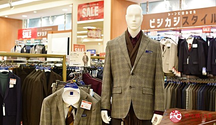 AOKI 青木西服店內環境與人形模特兒