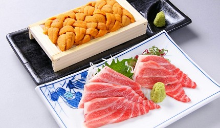「北之漁場 札幌場外市場」的生海膽&鮪魚生魚片餐點