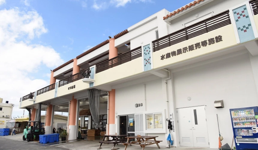 沖繩美食推薦必吃沖繩必食餐廳推介國際通美食美國村美食沖繩燒肉沖繩和牛沖繩海鮮面沖繩甜點那霸美食沖繩必吃美食沖繩牛排沖繩美國村美食北部名護美食恩納美食那霸美食地圖google高分食評介紹文章讀谷村漁業協同組合海鮮店家海人食堂的外觀