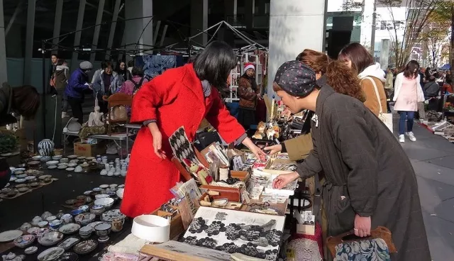 來東京不逛百貨！東京大江戶骨董市場、大井競馬場駐車場跳蚤市場挖二手好貨、稀有古物！