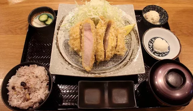 TABELOG 百名店「炸豬排 WAKABA 天神本店」：福岡炸豬排必吃這家！