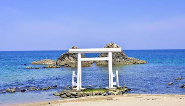 日本必去水上鳥居推薦：嚴島神社、箱根神社、白鬚神社【鳥居打卡景點10選】