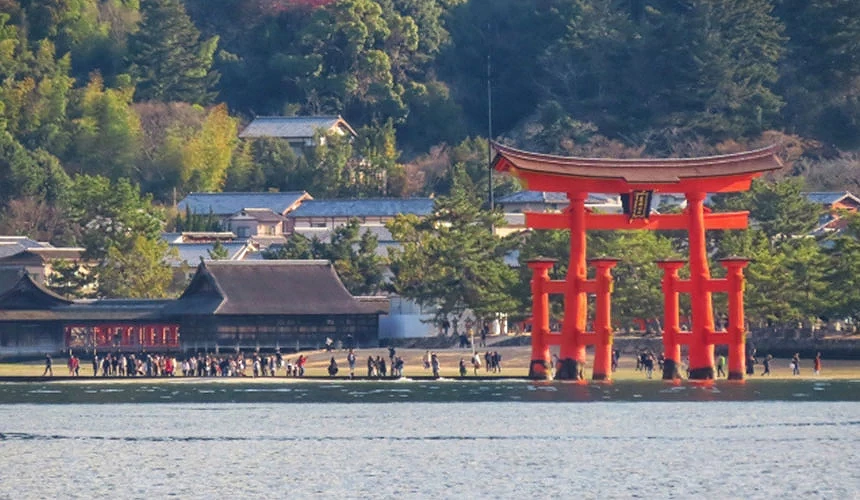 日初與宮島嚴島神社鳥居