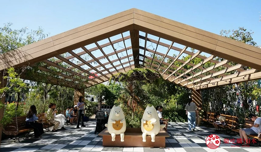 東京近郊二子玉川的玉川高島屋S・C的屋上庭園「PARK&TERRACE OSOTO」的座位區之一