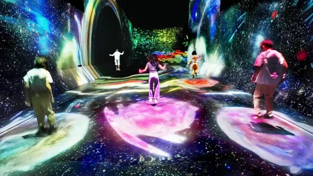 豐洲「teamLab Planets TOKYO」2025年推出新展區！東京絕美打卡景點推薦